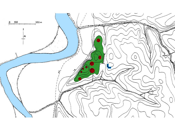 L'abitato di Eretum nel VI secolo a.C.: in rosso le zone con maggiore concentrazione di materiale fittile; in verde la possibile estensione dell'abitato; in celeste la posizione indicativa di tombe.