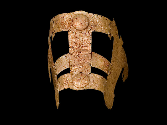 Rivestimento in bronzo della testiera di uno dei cavalli.