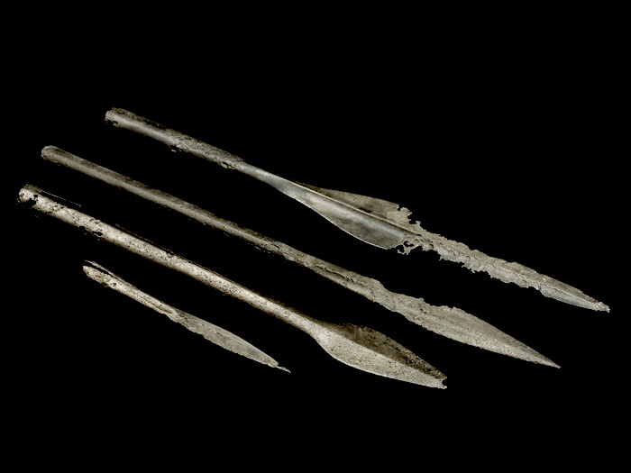 Punte di lancia in ferro di diverse dimensioni.