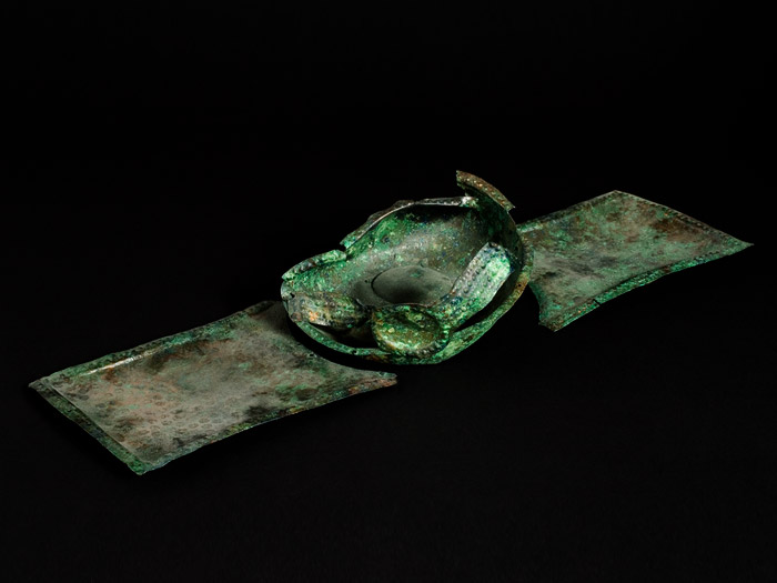  Presentatoio in bronzo di forma rettangolare.